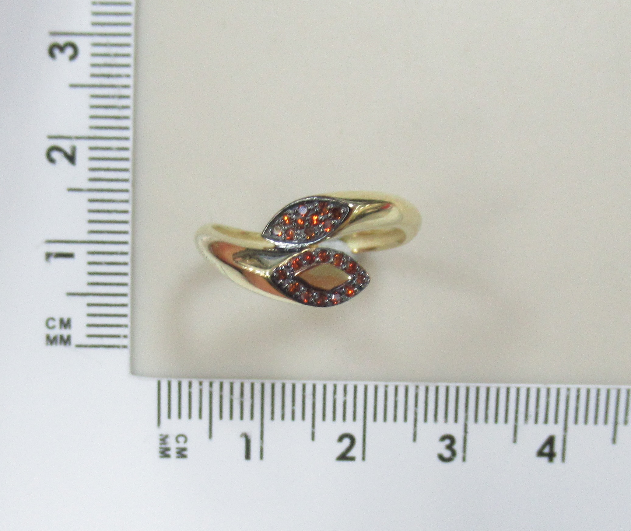 Кольцо из желтого золота с оранжевыми бриллиантами